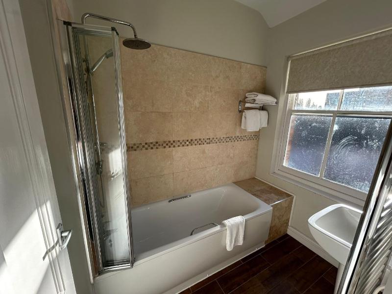 Superior Quadruple Room image 4