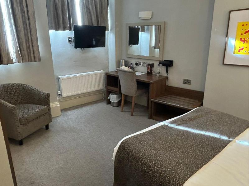 Double Room image 4