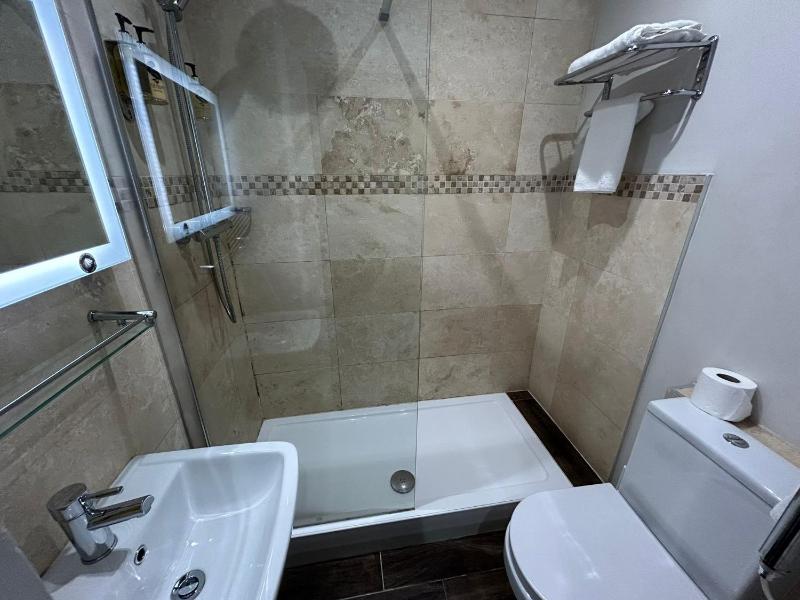 Single Room image 3