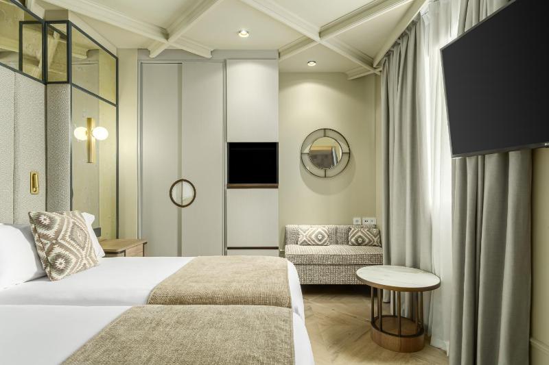 Executive Double Room image 3