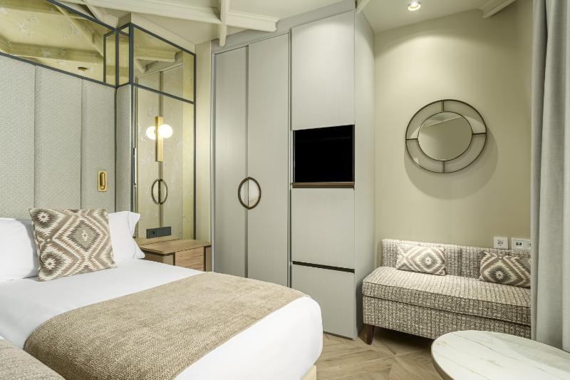 Executive Double Room image 4