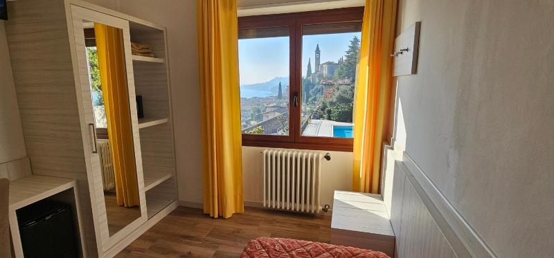 Deluxe Single Room with Lake View image 1