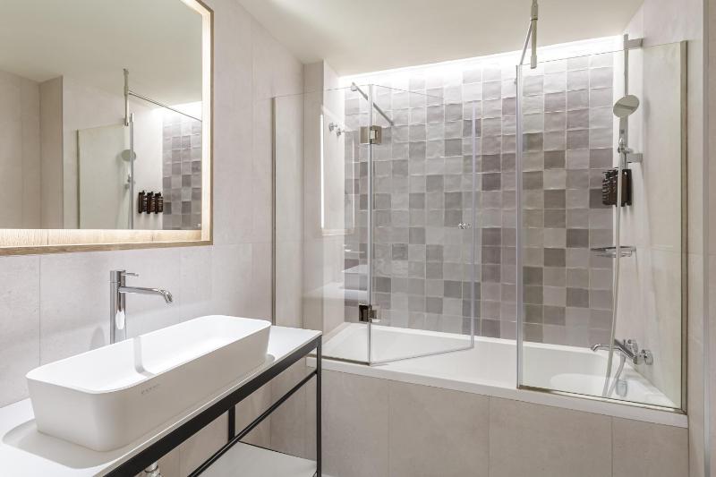 Executive Double Room image 2