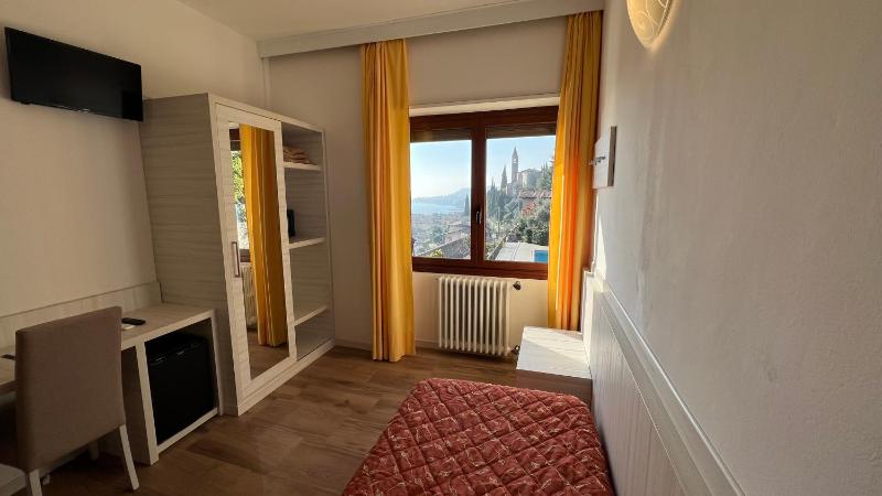 Deluxe Single Room with Lake View image 3
