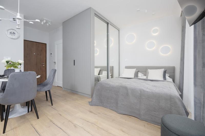 Wyjątkowe Studia w Warszawie by Noclegi Renters - image 13