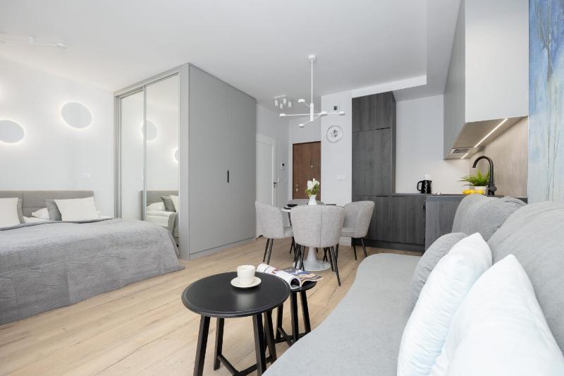 Wyjątkowe Studia w Warszawie by Noclegi Renters - image 3