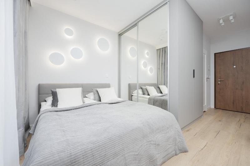 Wyjątkowe Studia w Warszawie by Noclegi Renters - image 9