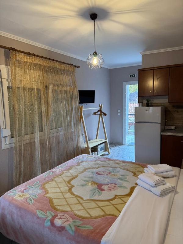 Deluxe Double Room with Balcony image 1