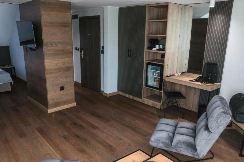 Deluxe Double Room - Non-Smoking image 3