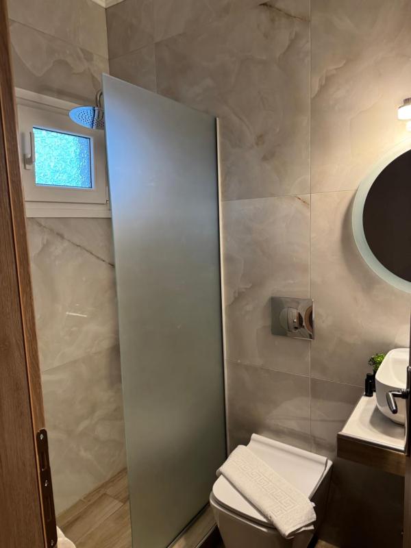 Deluxe Double Room with Balcony image 4