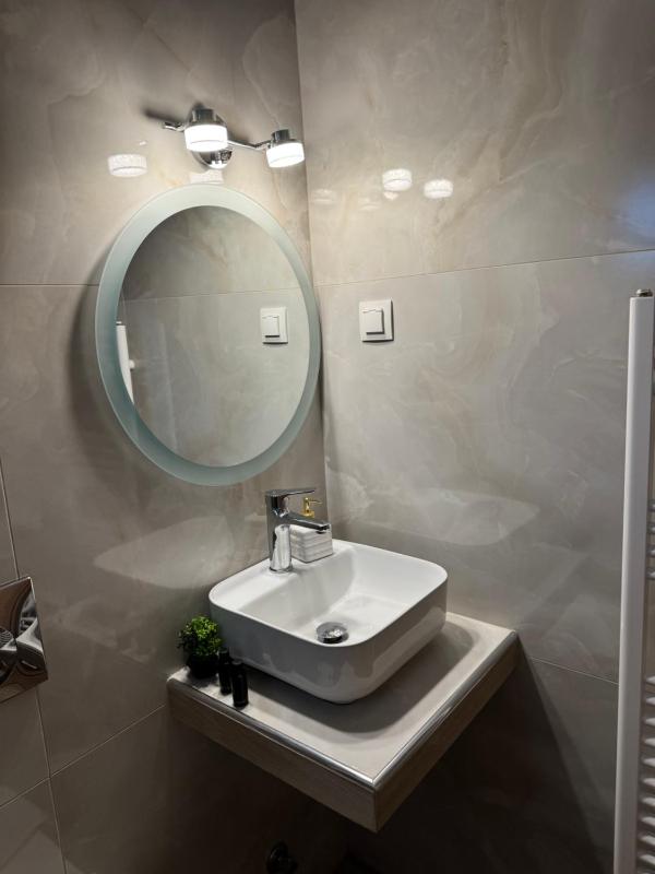 Deluxe Double Room with Balcony image 3