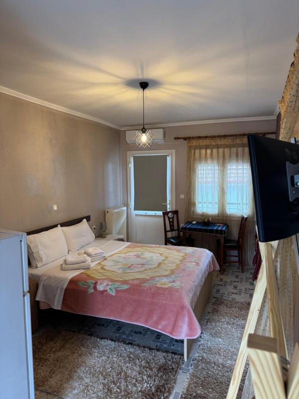 Deluxe Double Room with Balcony image 2