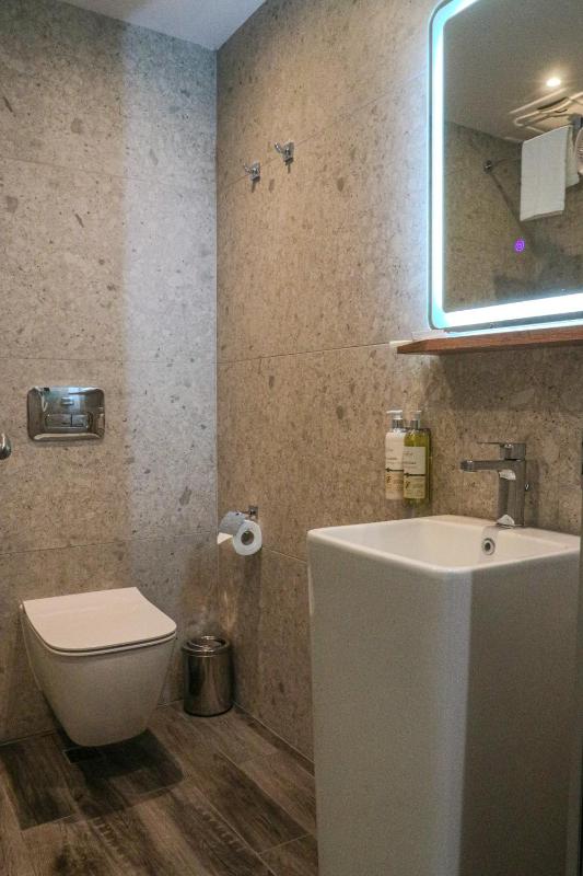 Junior Suite with One Double Bed and One Single Bed - Non-Smoking image 4
