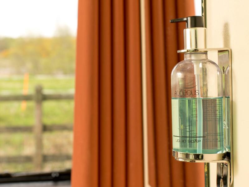 Quadruple Room with Shared Bathroom image 1