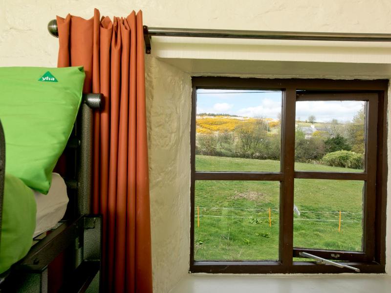 Triple Room with Shared Bathroom image 4