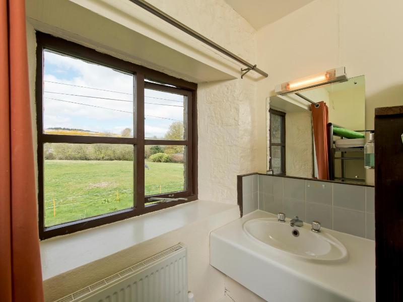 Triple Room with Shared Bathroom image 3