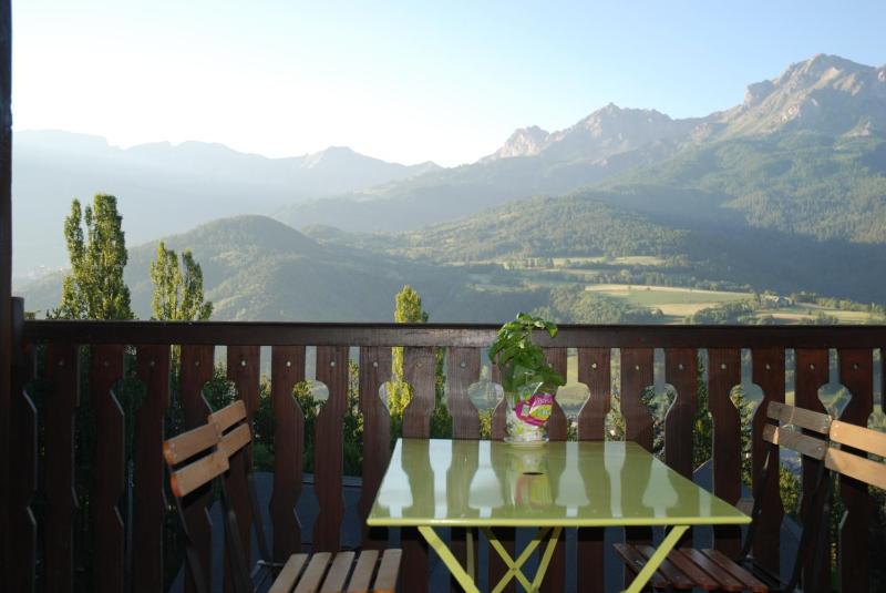 Apartment with Mountain View image 1