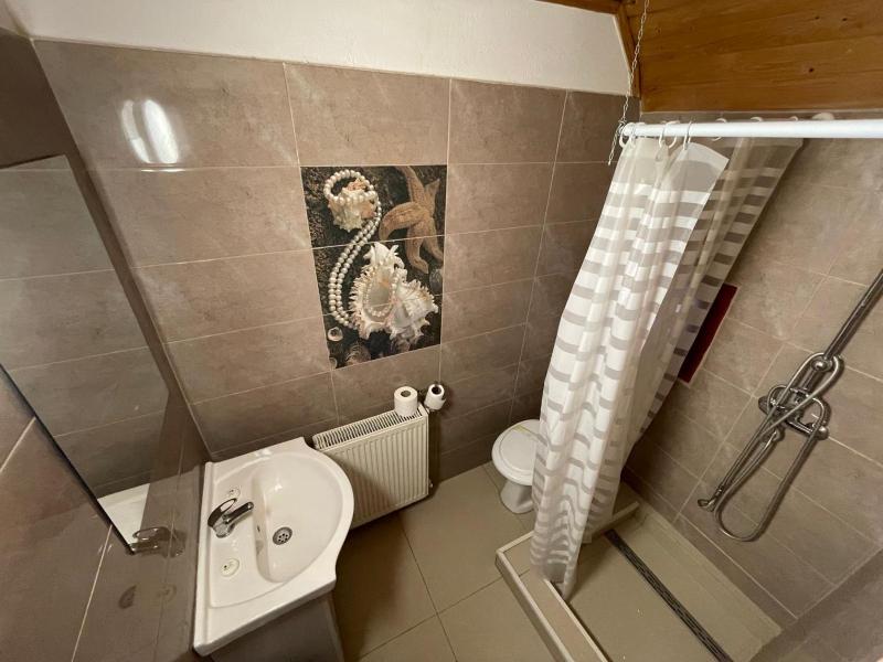 Twin Room image 3