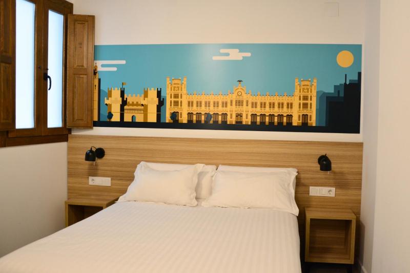 Small Double Room image 1