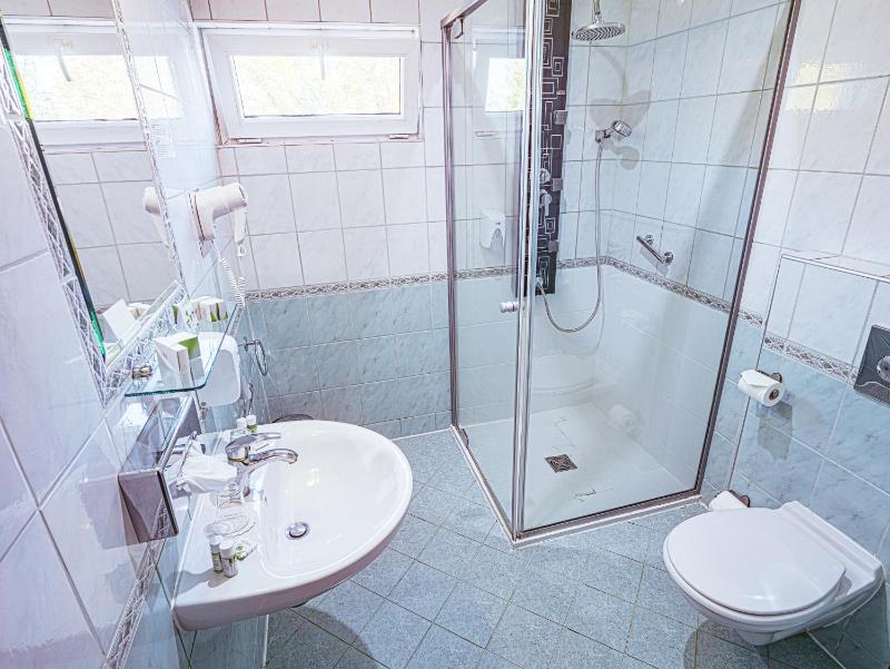 Superior Queen Room with Two Queen Beds image 4