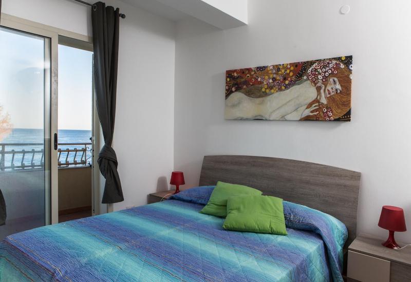 Deluxe Triple Room with Sea View image 3