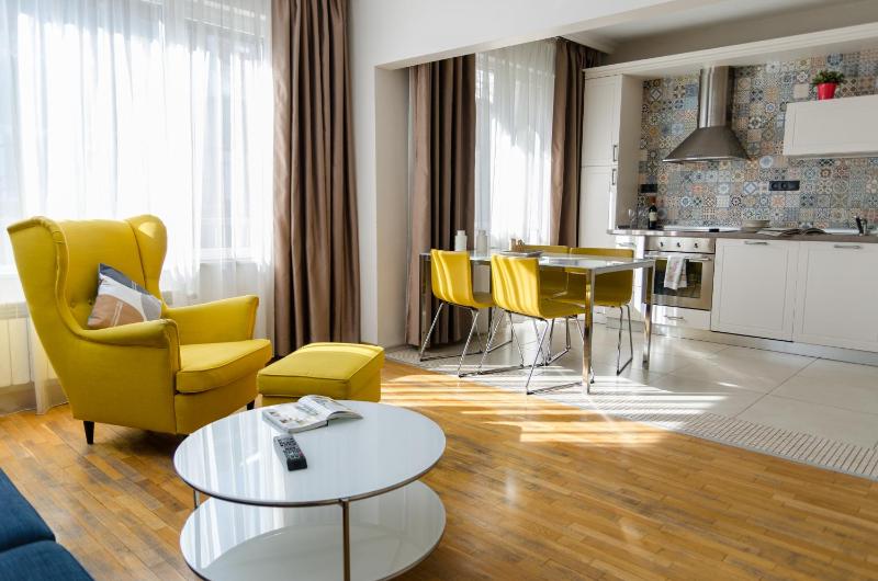 Deluxe Two-Bedroom Apartment image 4