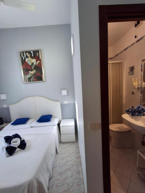 Economy Double Room image 2