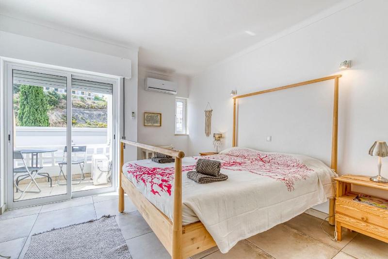 Azula - Bright and airy 2 bedroom apartment with p - image 26