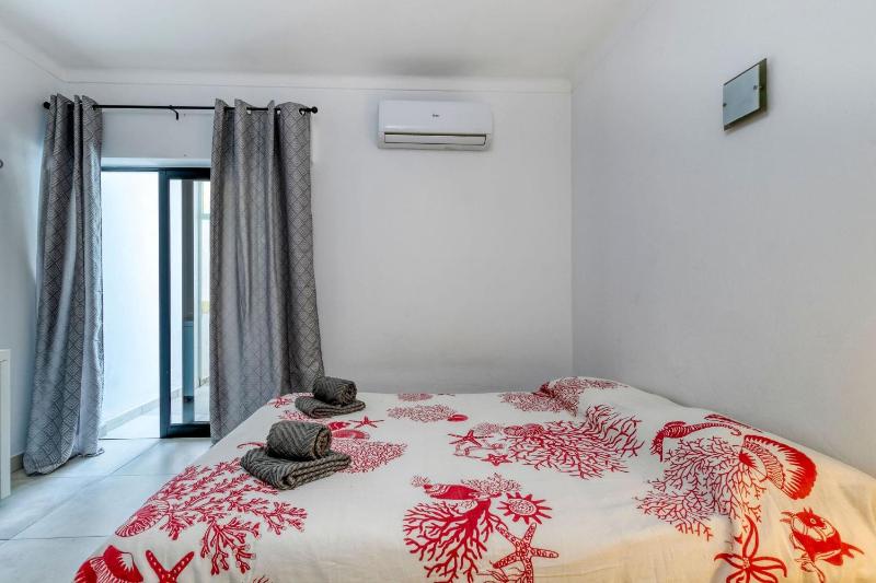 Azula - Bright and airy 2 bedroom apartment with p - image 31