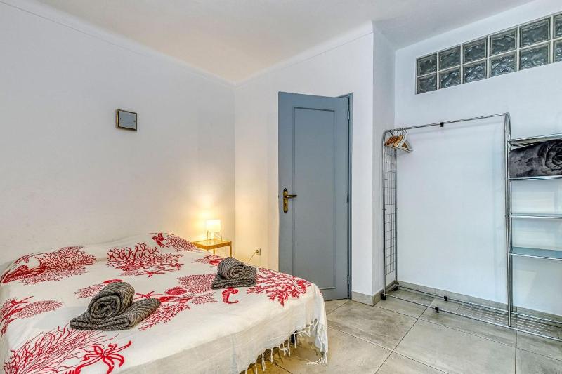 Azula - Bright and airy 2 bedroom apartment with p - image 14
