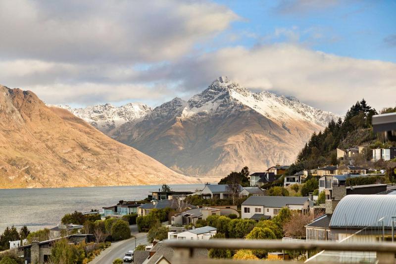 Stunning Views Queenstown - image 21