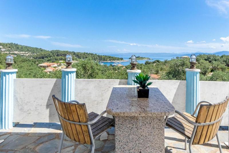 Villa with Sea View image 4