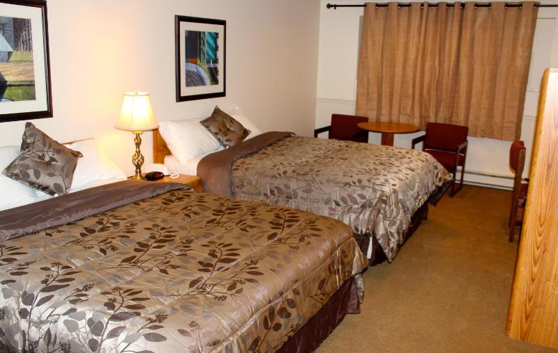 Deluxe Queen Room image 2