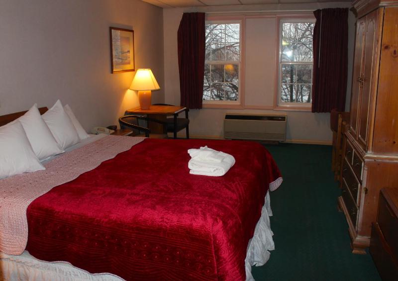 Deluxe King Room image 3