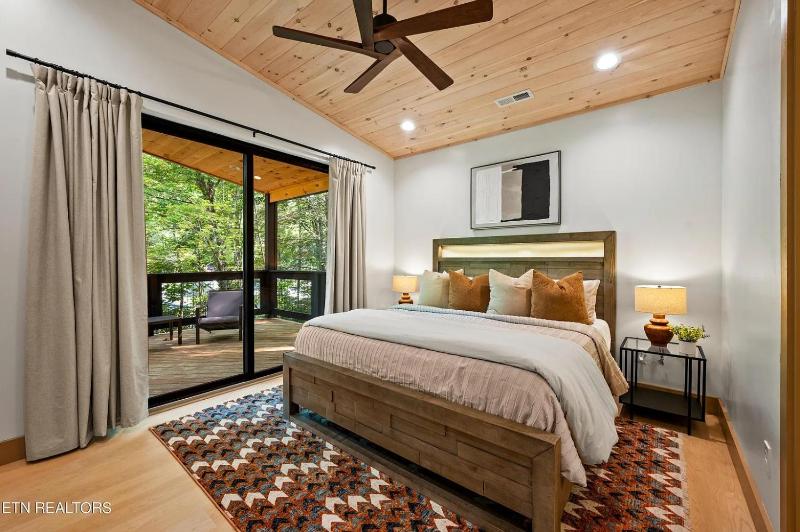 Creekside Splash Free Attraction Tickets Private Indoor Pool Theater Room Game Area Firepit!!! - image 49