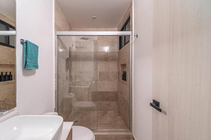 King Studio with Private Balcony Rooftop Pool Gym - image 14
