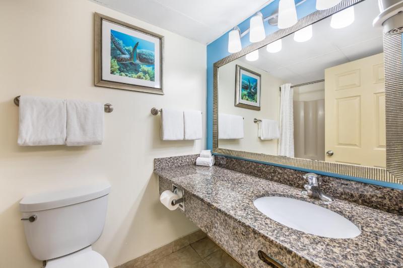 Deluxe Queen Room with Two Queen Beds - Ocean Front image 3