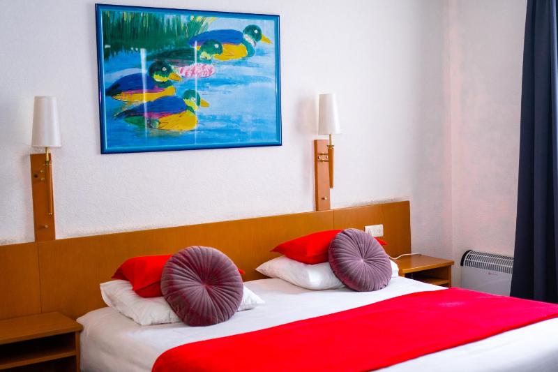Double Room image 2