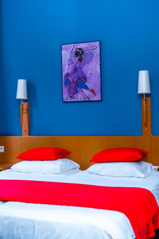 Twin Room image 3