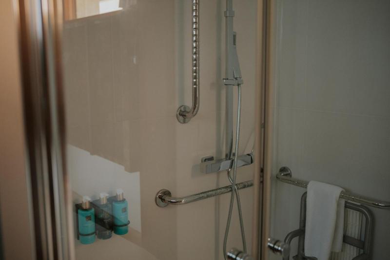 Double or Twin Room - Disability Access image 4