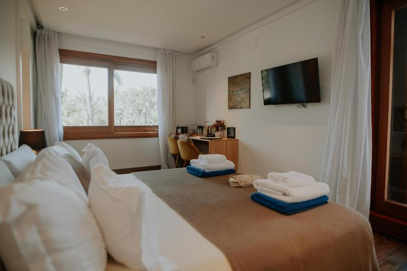 Double Room with Terrace image 3