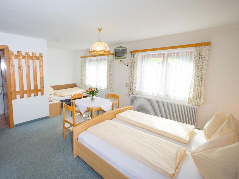 Double Room image 3