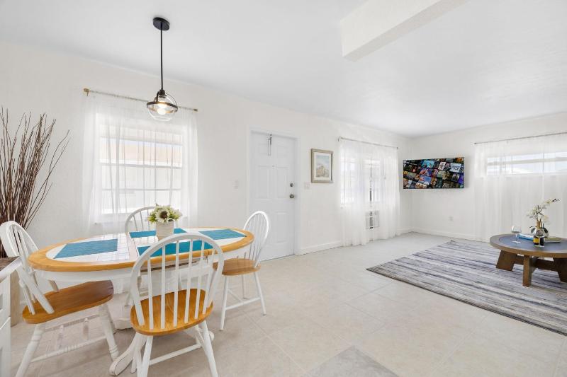 Sunset Inn - Hallandale Beach - image 15