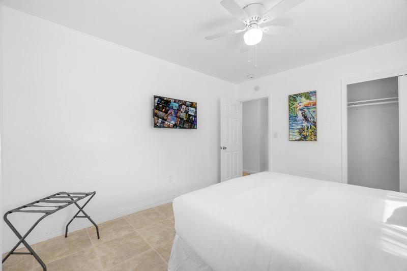 Sunset Inn - Hallandale Beach - image 2