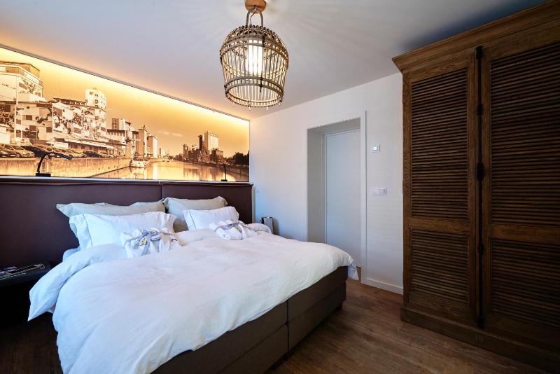 Deluxe Double Room image 4