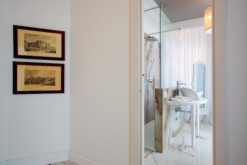 Suite with free beach facilities image 4