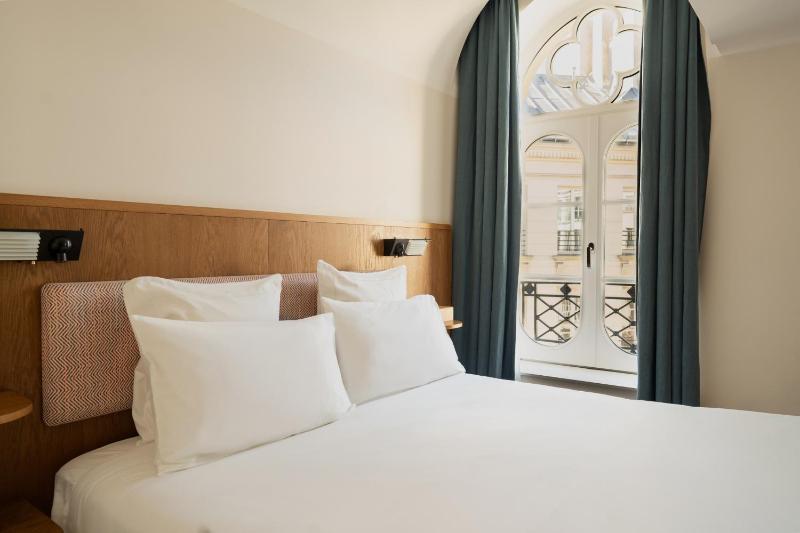 Double Room Superior with French Window image 1
