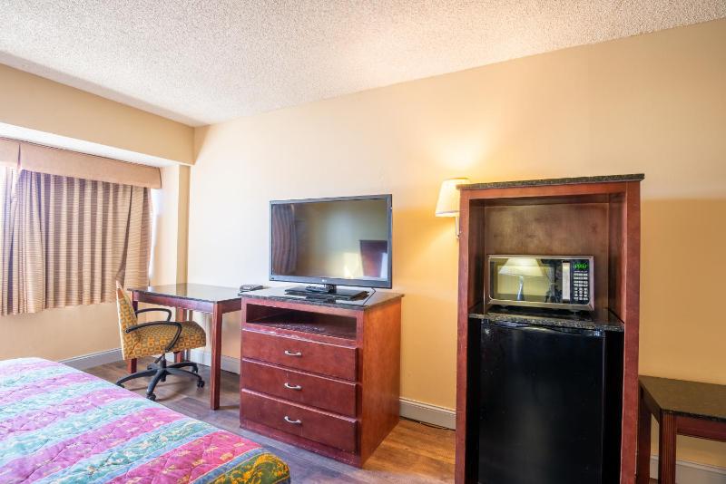 Deluxe King Suite image 3
