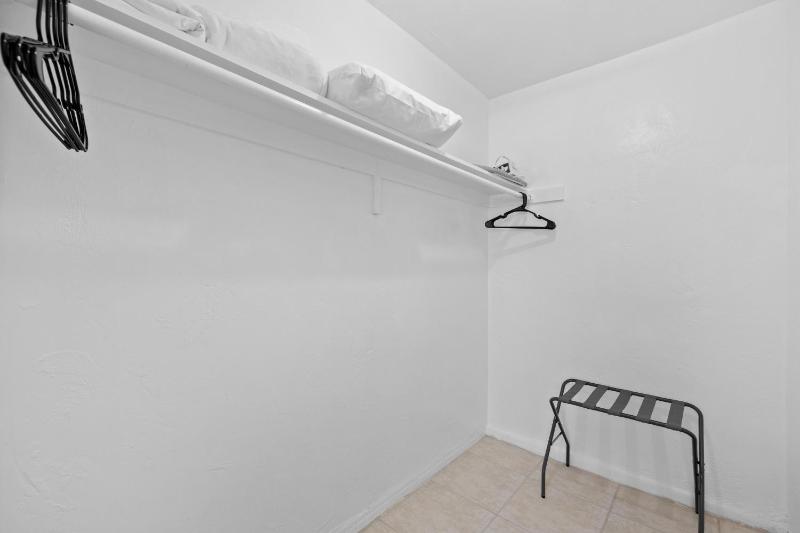Sunset Inn - Hallandale Beach - image 3