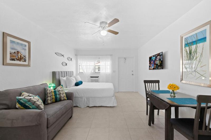 Sunset Inn - Hallandale Beach - image 6
